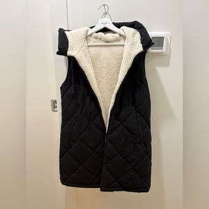 KOOLABURRA BY UGG | Black Quilted Reversible Sherpa Vest
